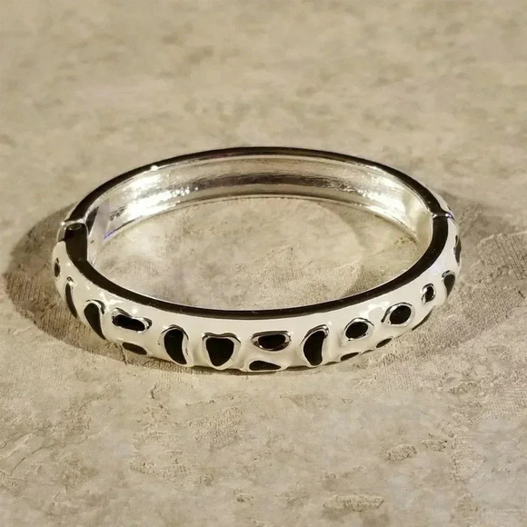 Enameled Deco Animal Print Bangle Bracelet - Picture 5 of 6